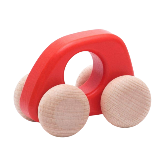 Greppvänlig bil i FSC-märkt trä från Polen, färgad med giftfria färger. Finns i blått och rött, passar barn från ca 6 månader.